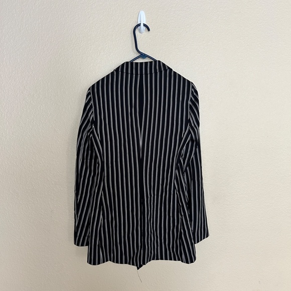 2 Piece Suit BCBG Striped - Picture 4 of 4